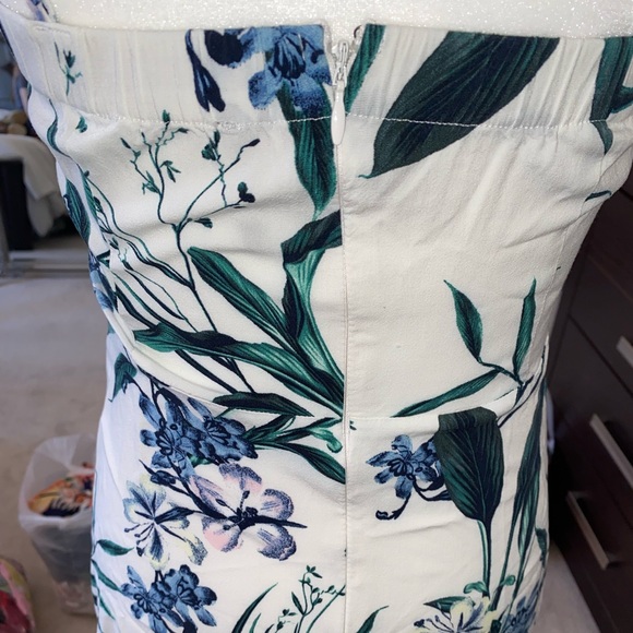 WHITE FLORAL DYNAMITE DRESS - Picture 6 of 8